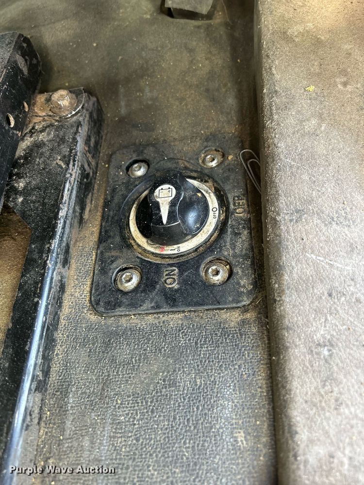 image for item DQ0999 2013 Freightliner Cascadia  semi truck