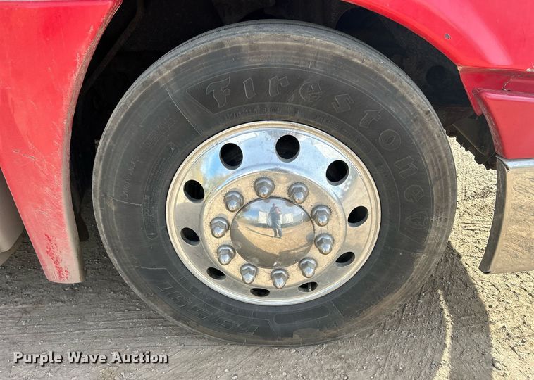 image for item DQ0999 2013 Freightliner Cascadia  semi truck