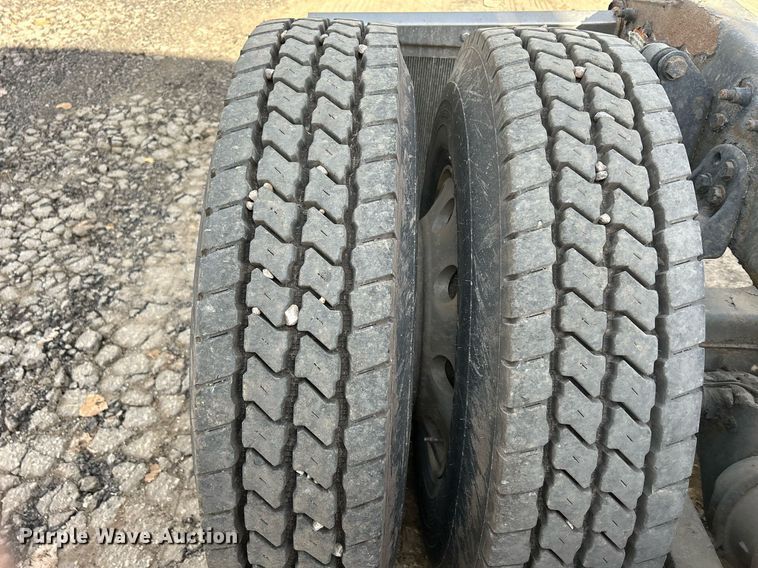 image for item DQ0999 2013 Freightliner Cascadia  semi truck