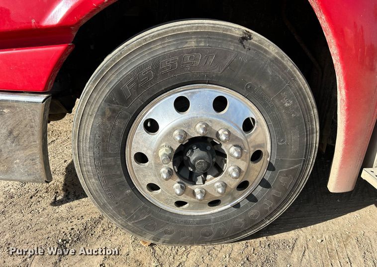 image for item DQ0999 2013 Freightliner Cascadia  semi truck