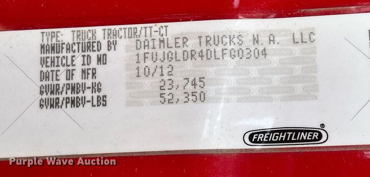 image for item DQ0999 2013 Freightliner Cascadia  semi truck