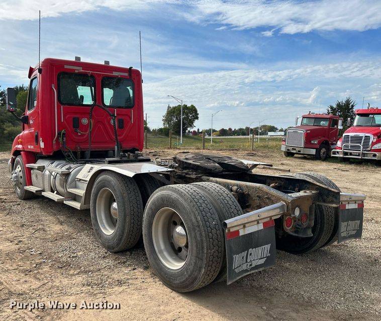 image for item DQ1000 2015 Freightliner Cascadia  semi truck