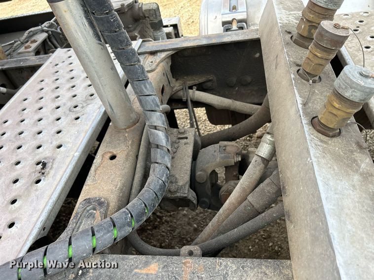 image for item DQ1000 2015 Freightliner Cascadia  semi truck