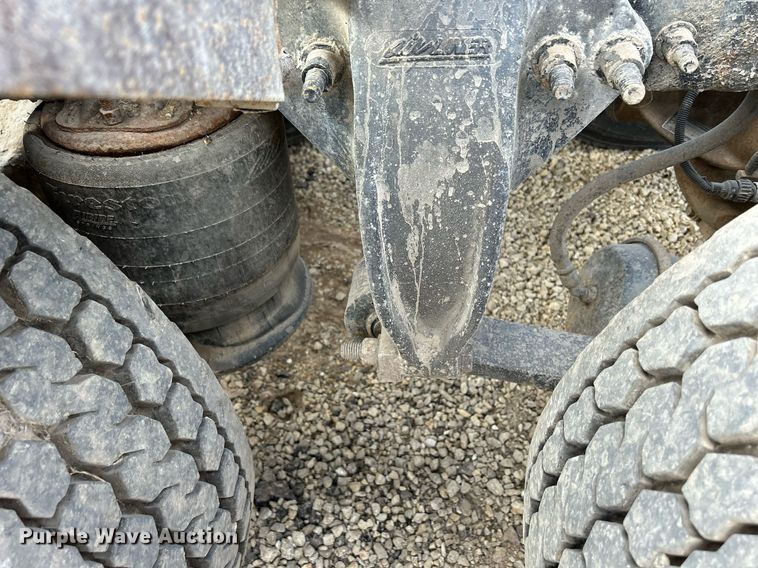 image for item DQ1000 2015 Freightliner Cascadia  semi truck