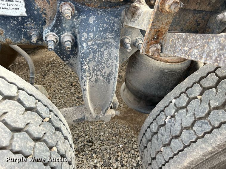 image for item DQ1000 2015 Freightliner Cascadia  semi truck