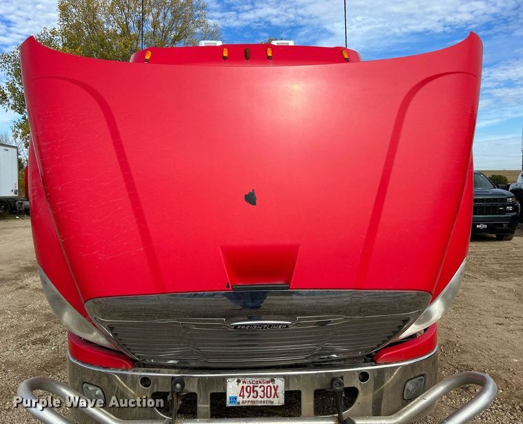 image for item DQ1000 2015 Freightliner Cascadia  semi truck