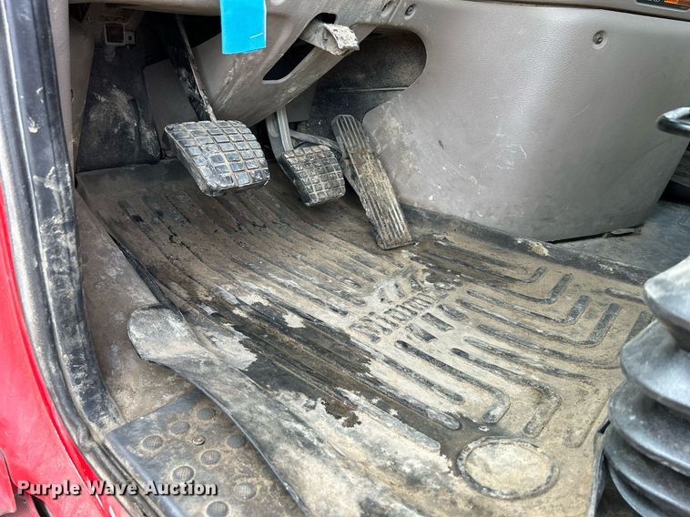 image for item DQ1000 2015 Freightliner Cascadia  semi truck