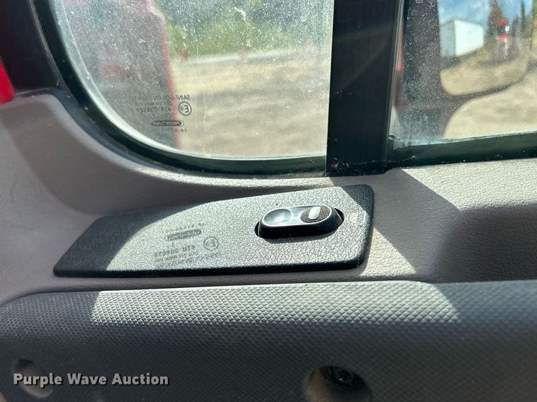 image for item DQ1000 2015 Freightliner Cascadia  semi truck