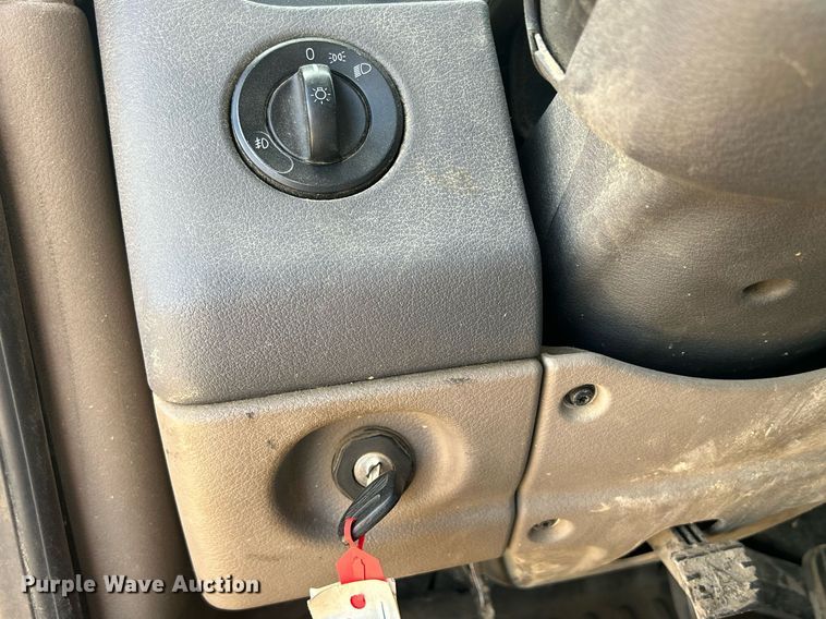 image for item DQ1000 2015 Freightliner Cascadia  semi truck