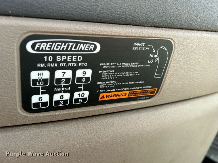 image for item DQ1000 2015 Freightliner Cascadia  semi truck