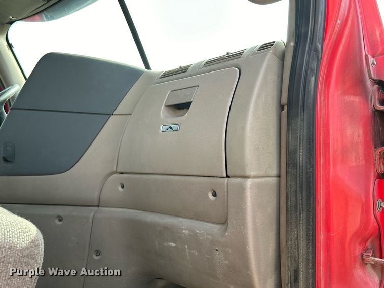 image for item DQ1000 2015 Freightliner Cascadia  semi truck