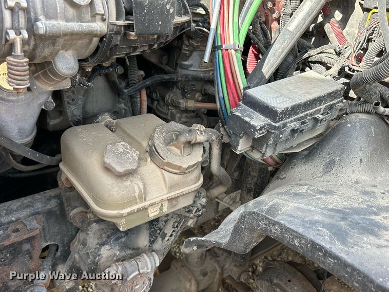 image for item DQ1000 2015 Freightliner Cascadia  semi truck