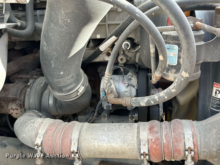 image for item DQ1000 2015 Freightliner Cascadia  semi truck