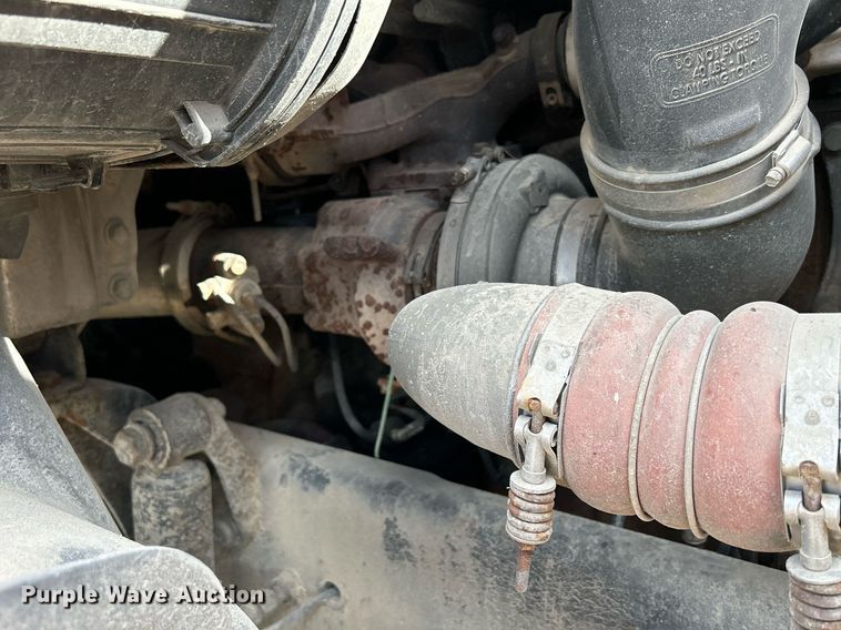 image for item DQ1000 2015 Freightliner Cascadia  semi truck