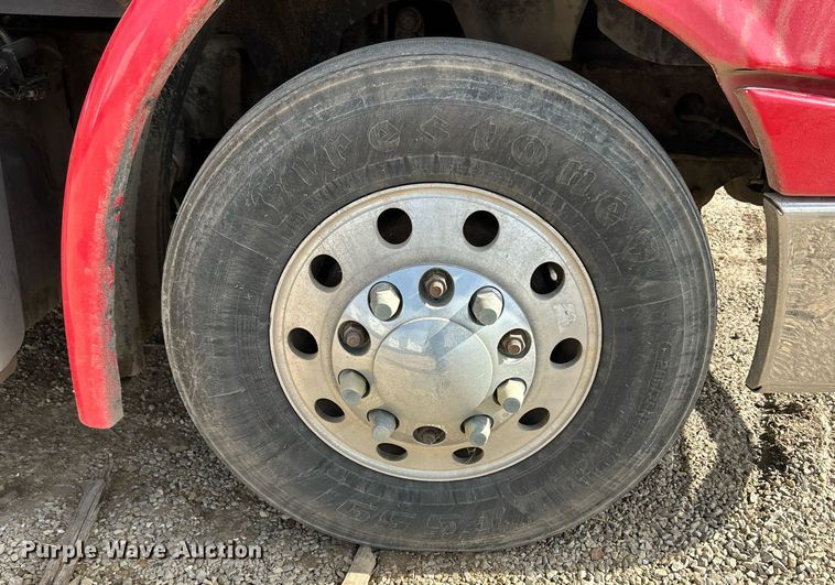 image for item DQ1000 2015 Freightliner Cascadia  semi truck