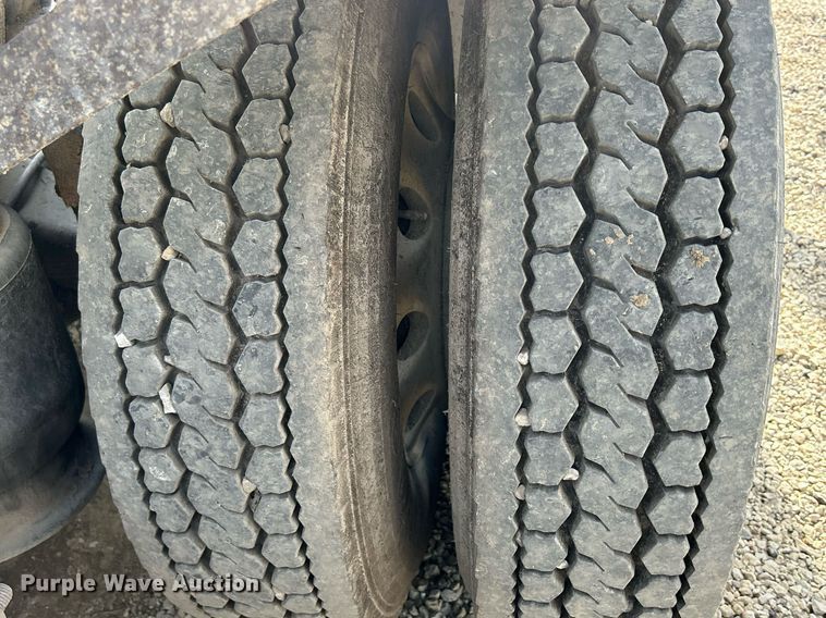 image for item DQ1000 2015 Freightliner Cascadia  semi truck