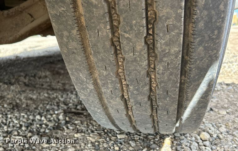 image for item DQ1000 2015 Freightliner Cascadia  semi truck