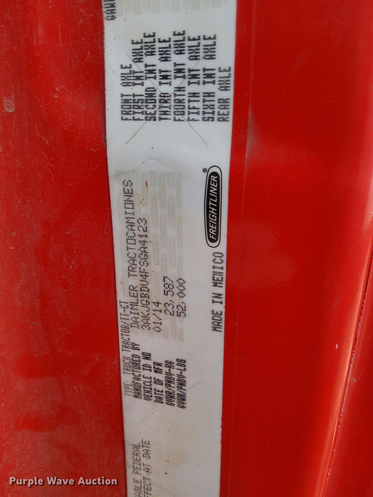 image for item DQ1000 2015 Freightliner Cascadia  semi truck