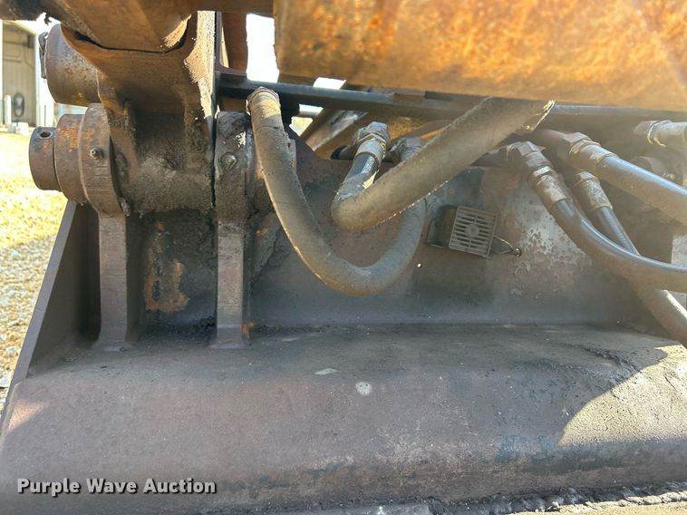 image for item DQ1006 Gabreath U5-EX-174  roll-off bed