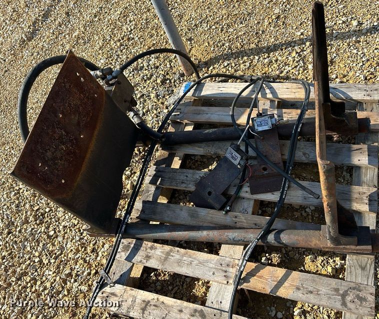 image for item DQ1006 Gabreath U5-EX-174  roll-off bed