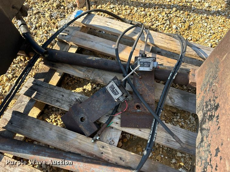 image for item DQ1006 Gabreath U5-EX-174  roll-off bed