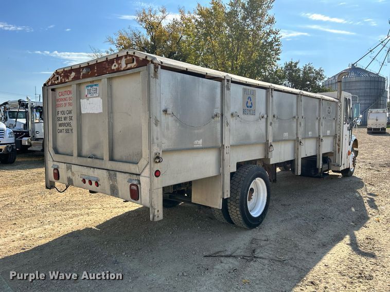 image for item DQ1009 1996 International 4700  refuse truck