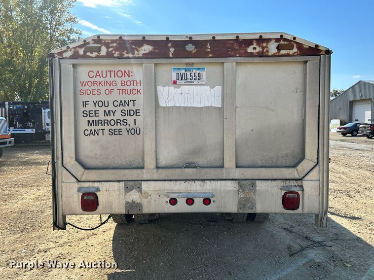 image for item DQ1009 1996 International 4700  refuse truck