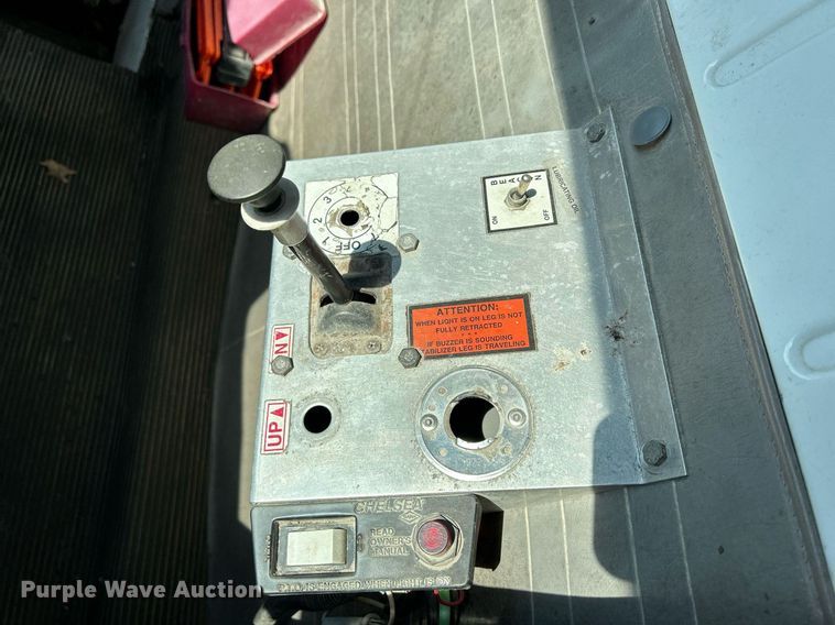 image for item DQ1009 1996 International 4700  refuse truck