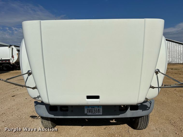 image for item DQ1009 1996 International 4700  refuse truck