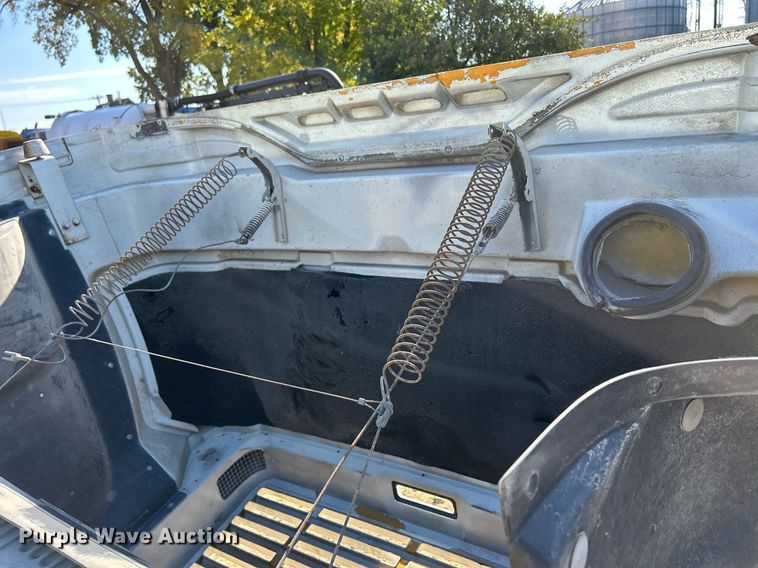 image for item DQ1009 1996 International 4700  refuse truck