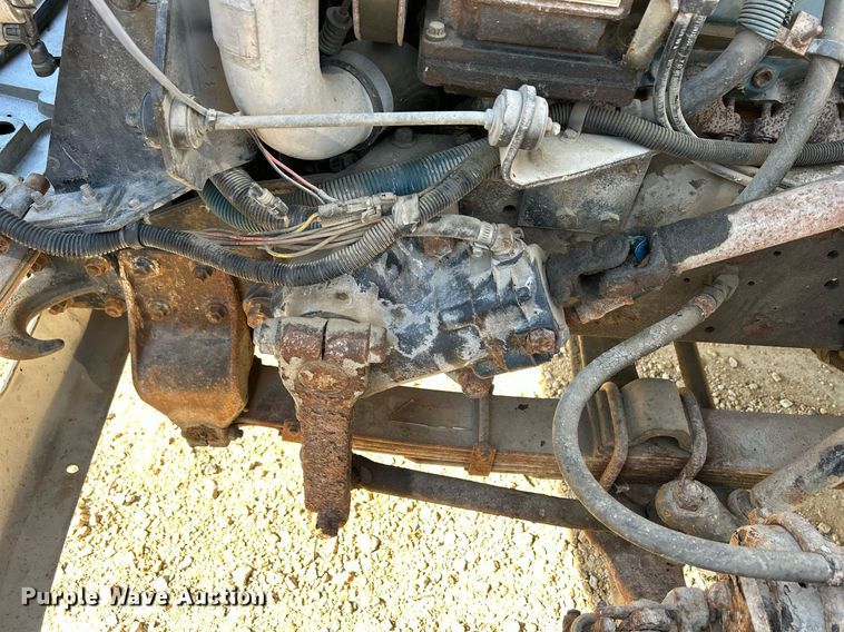 image for item DQ1009 1996 International 4700  refuse truck