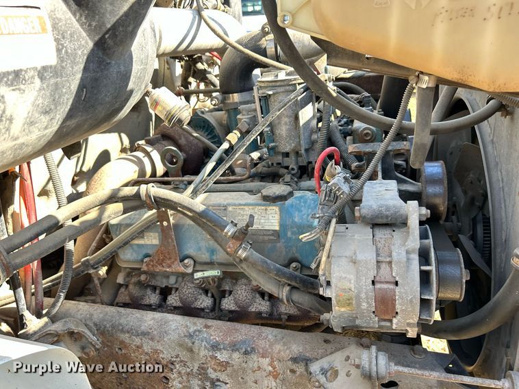 image for item DQ1009 1996 International 4700  refuse truck