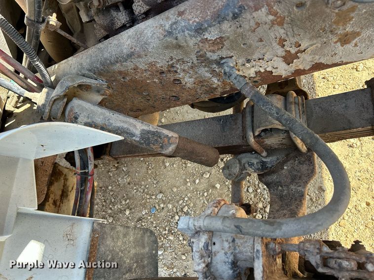 image for item DQ1009 1996 International 4700  refuse truck