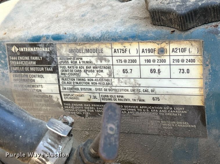 image for item DQ1009 1996 International 4700  refuse truck