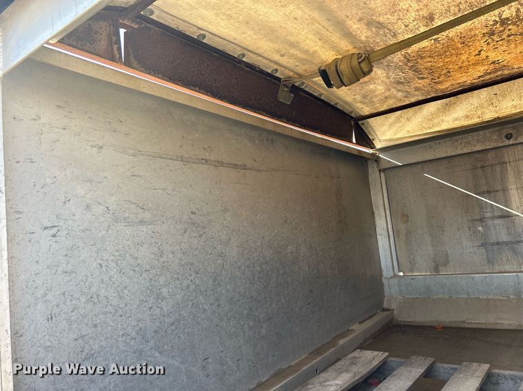 image for item DQ1009 1996 International 4700  refuse truck