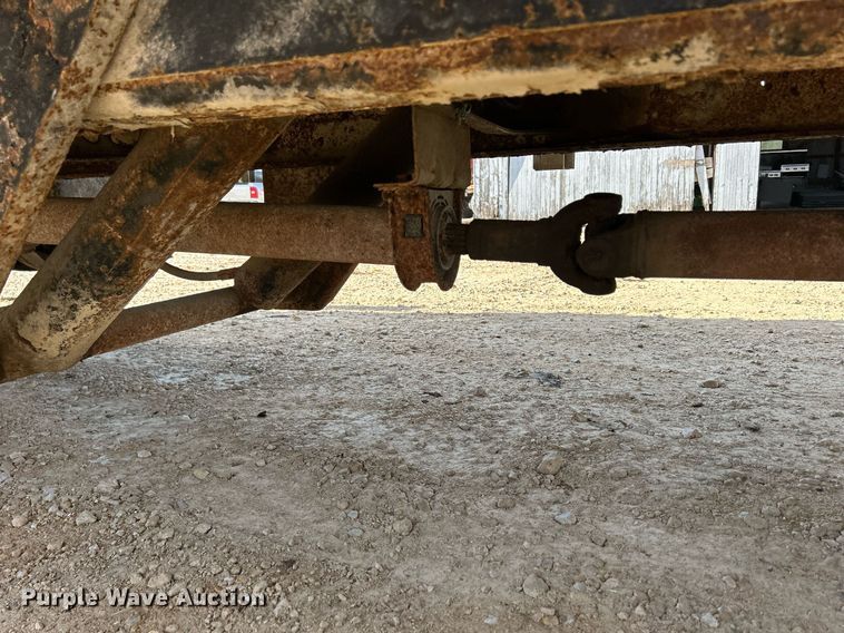 image for item DQ1009 1996 International 4700  refuse truck