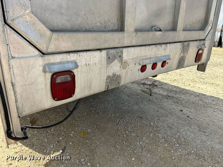 image for item DQ1009 1996 International 4700  refuse truck