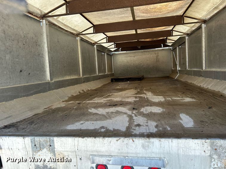 image for item DQ1009 1996 International 4700  refuse truck