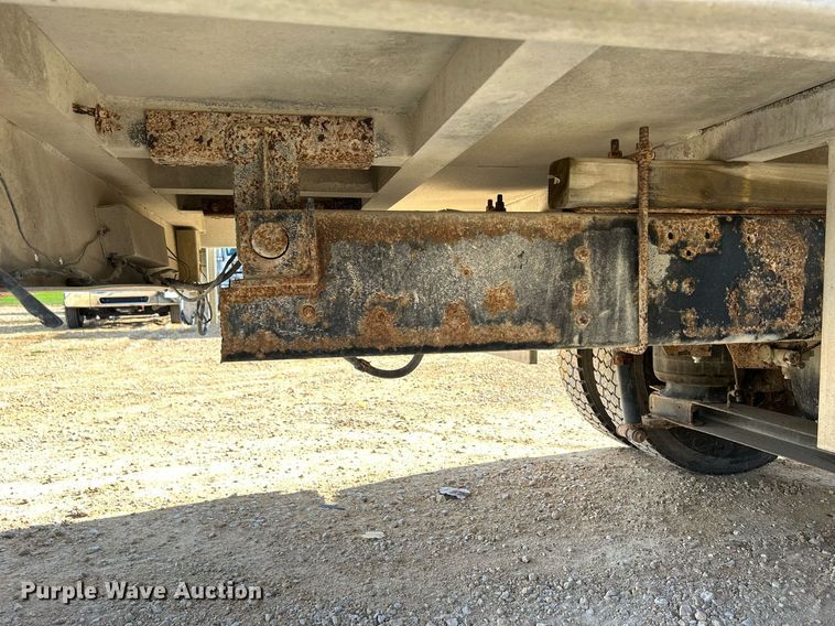 image for item DQ1009 1996 International 4700  refuse truck