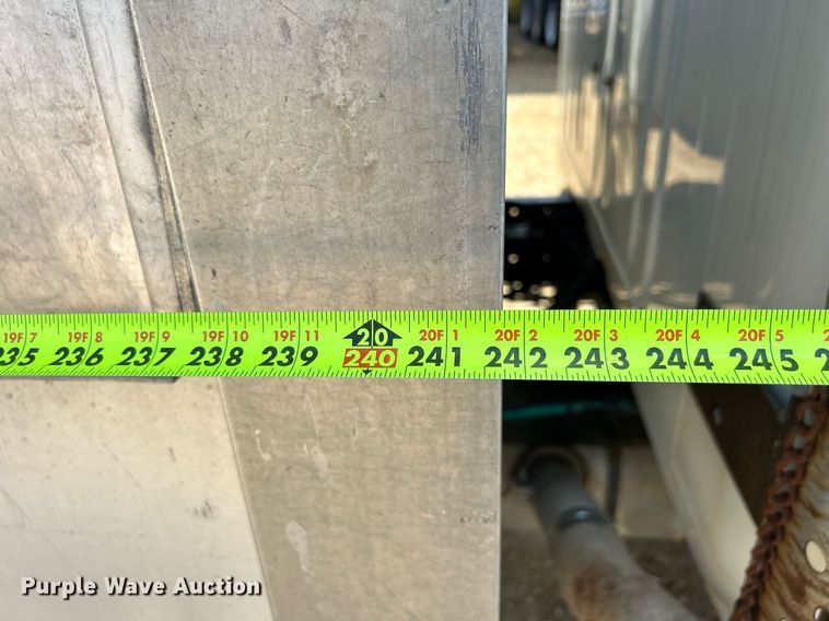 image for item DQ1009 1996 International 4700  refuse truck