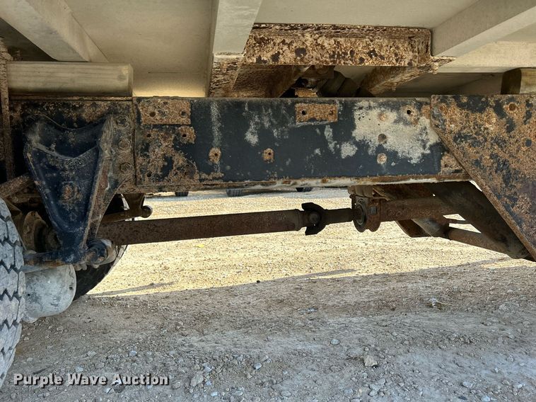 image for item DQ1009 1996 International 4700  refuse truck