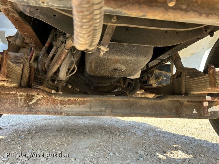 image for item DQ1009 1996 International 4700  refuse truck