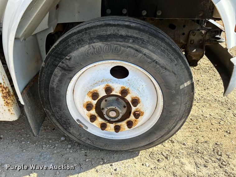 image for item DQ1009 1996 International 4700  refuse truck