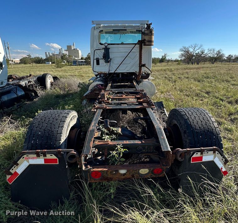 image for item DQ1444 2011 International ProStar  semi truck