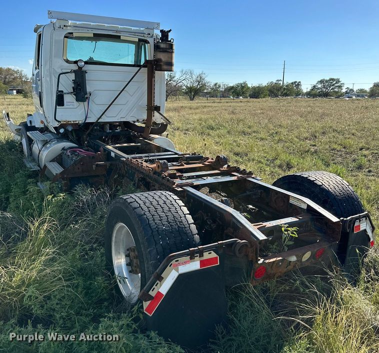 image for item DQ1444 2011 International ProStar  semi truck