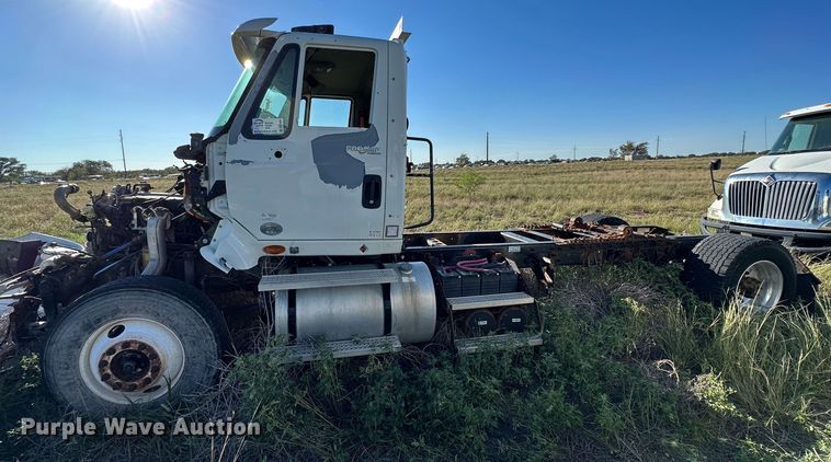 image for item DQ1444 2011 International ProStar  semi truck