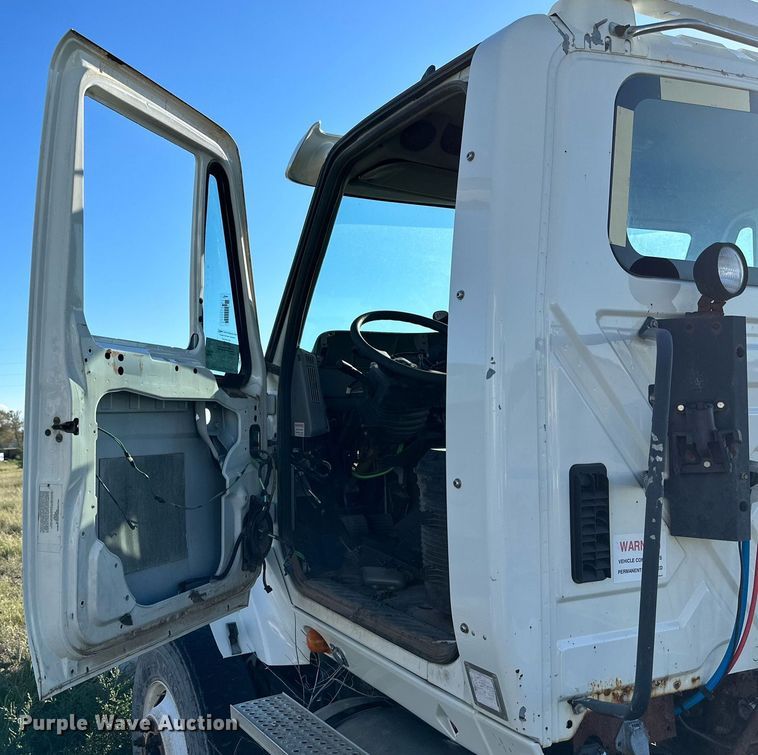 image for item DQ1444 2011 International ProStar  semi truck