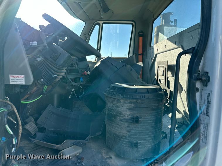 image for item DQ1444 2011 International ProStar  semi truck