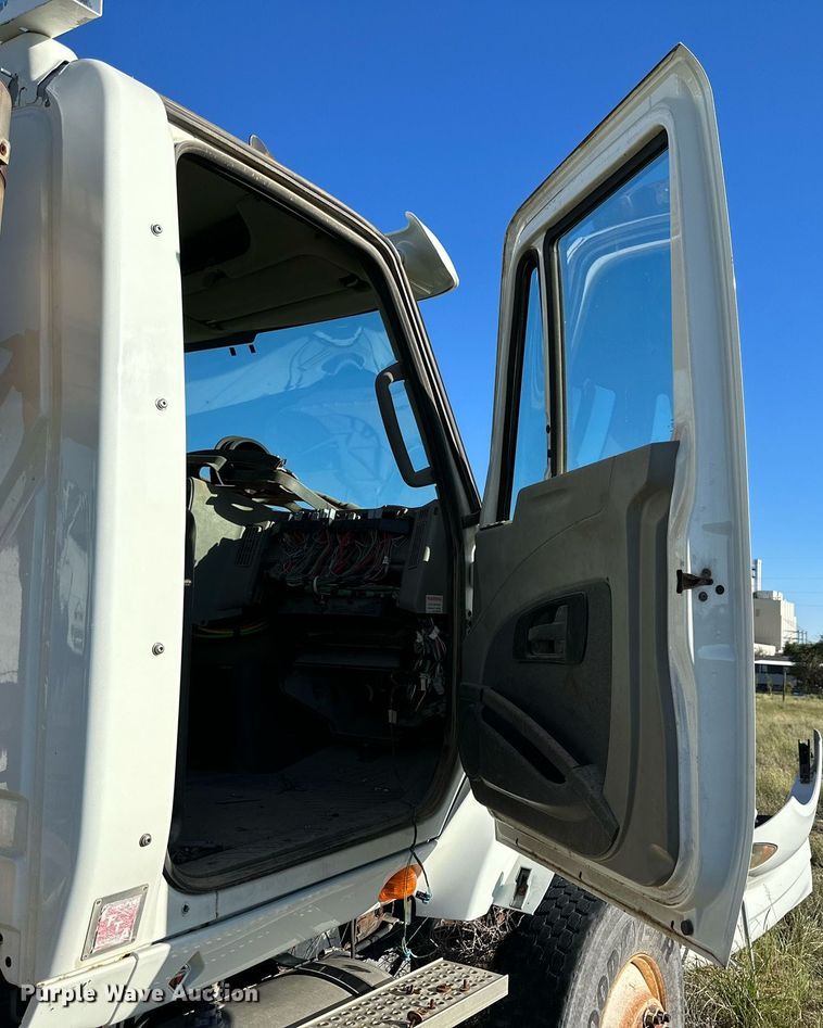 image for item DQ1444 2011 International ProStar  semi truck