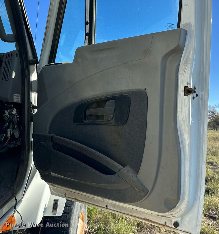 image for item DQ1444 2011 International ProStar  semi truck